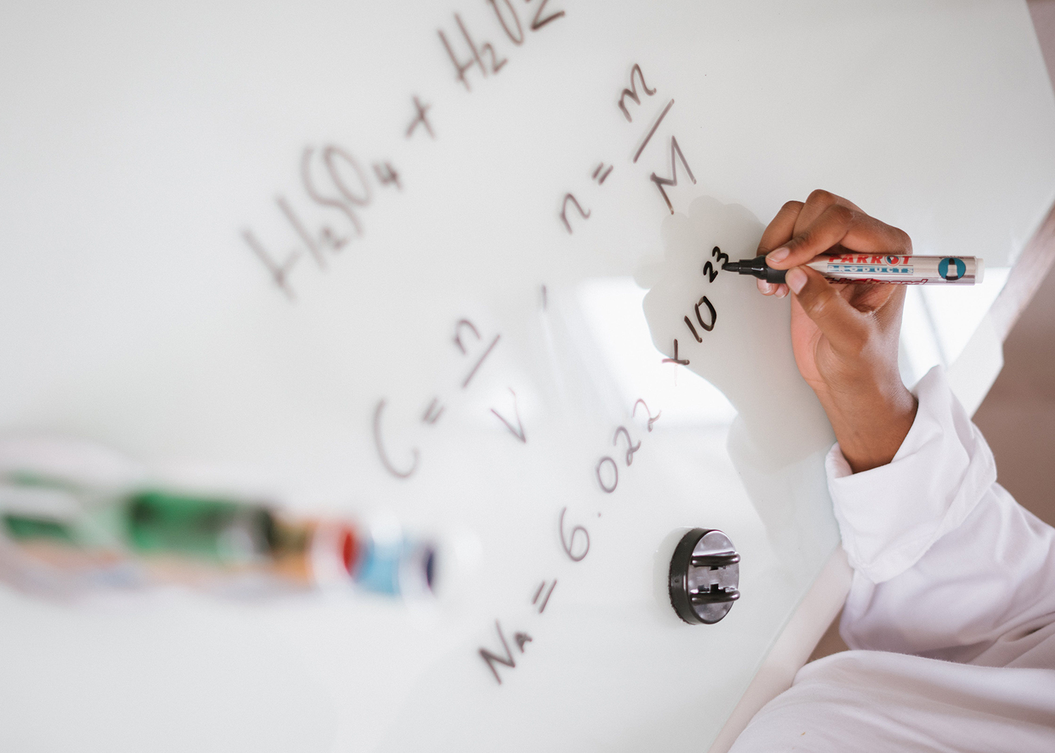 Selected Applications of Nuclear Magnetic Resonance in Life Sciences【二】