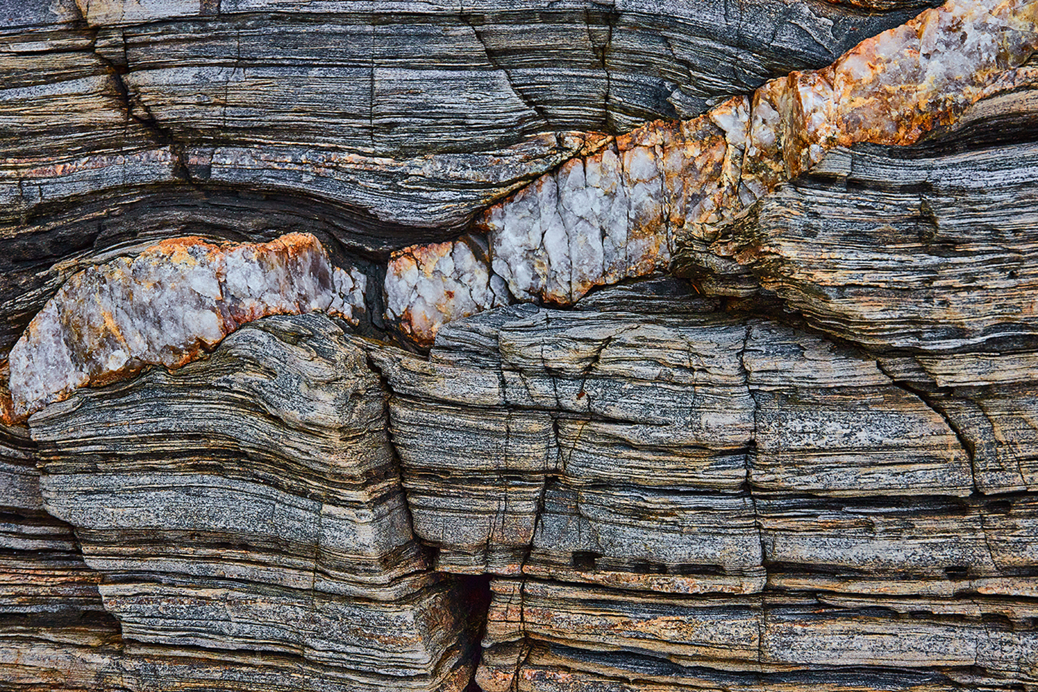 Impact of Fractures on Recovery of Low-Permeability Reservoirs: A Low-Field NMR Study