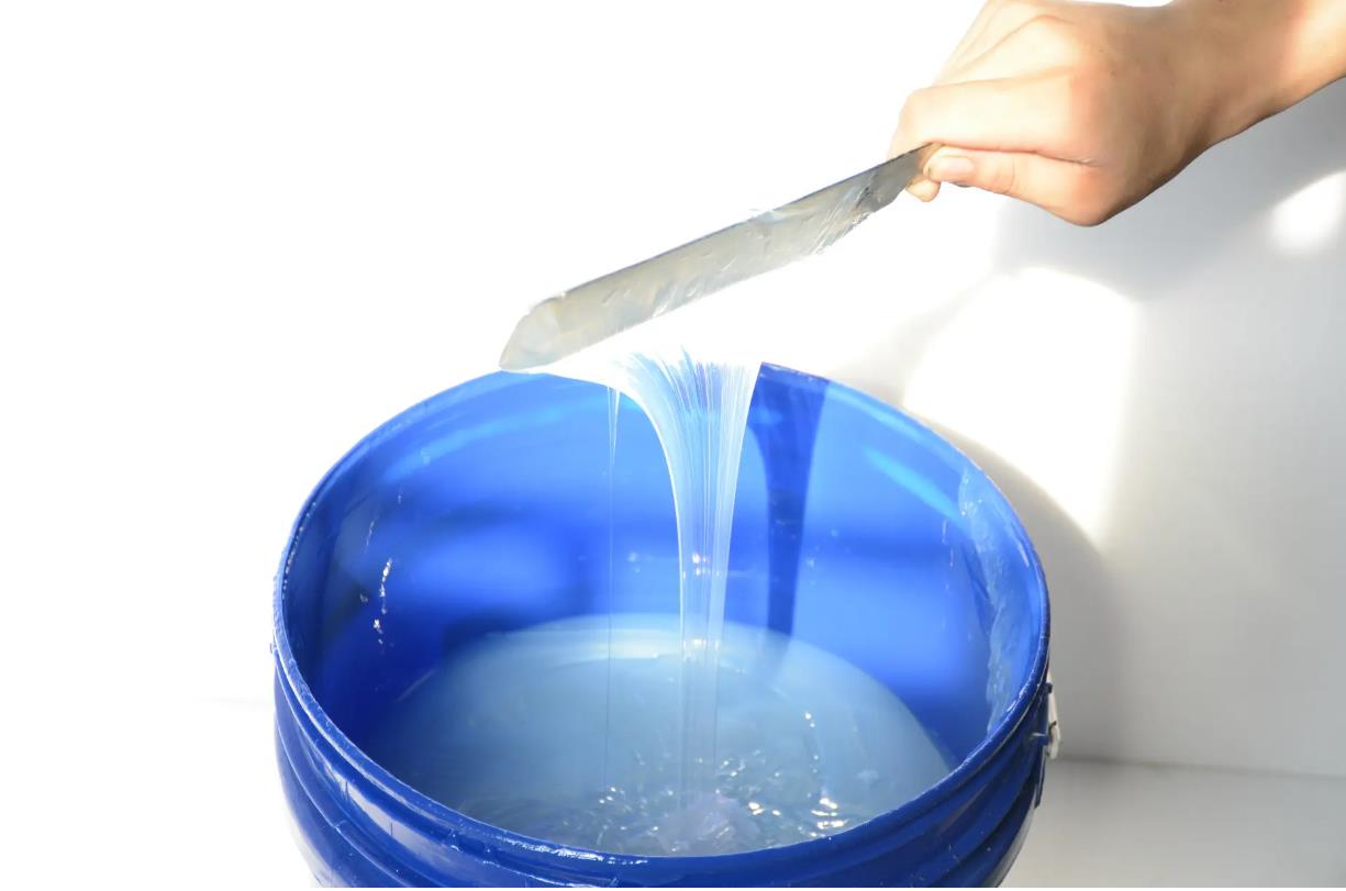 Low Field NMR Study on Colloid Swelling Process
